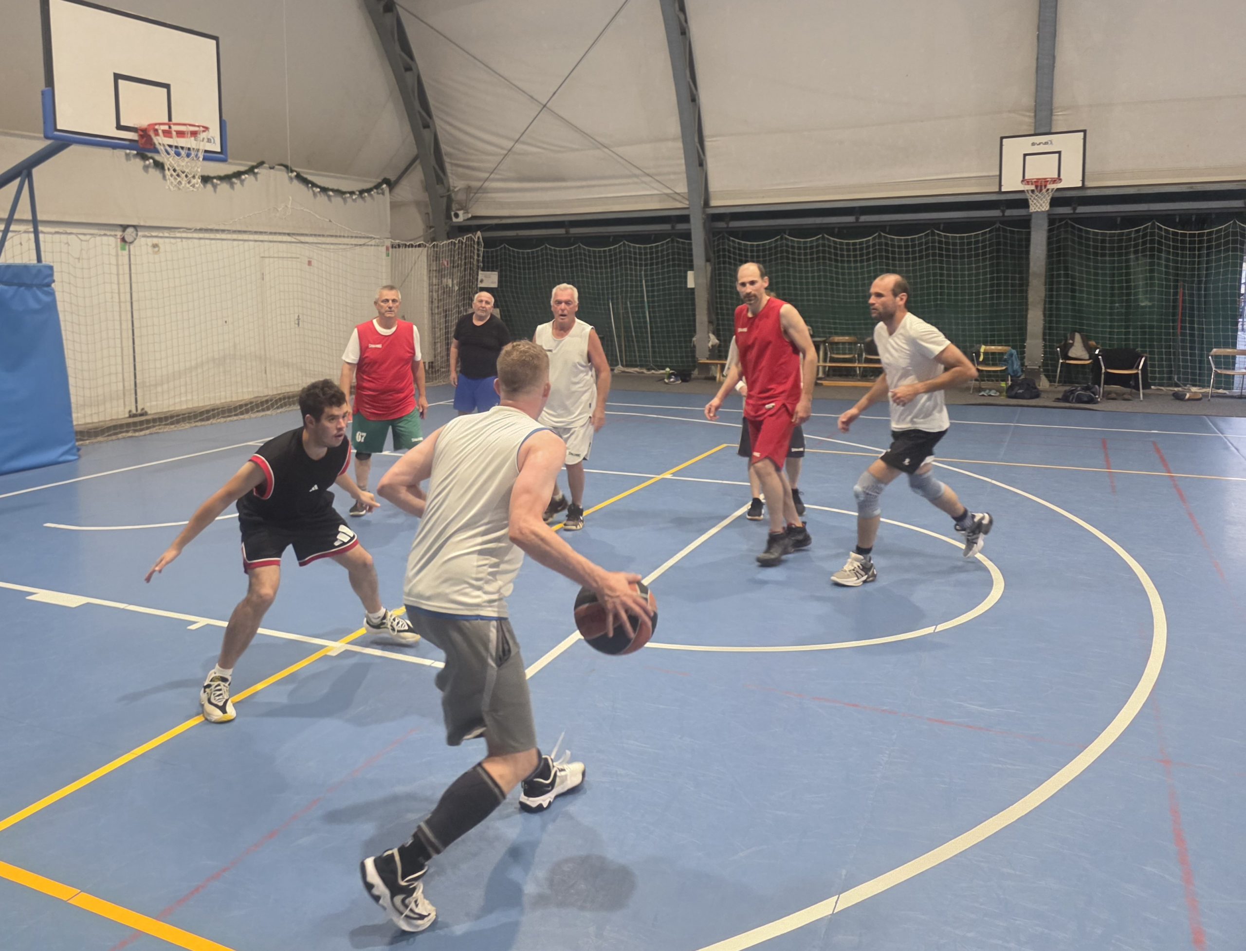 Rekreativna košarka za odrasle tudi v letu 2026